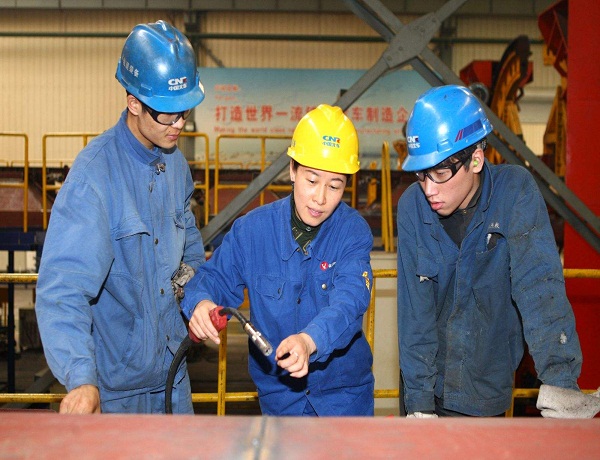 中頻電爐鑄造企業(yè)為藍(lán)發(fā)聲 強化培養(yǎng)“大工匠”